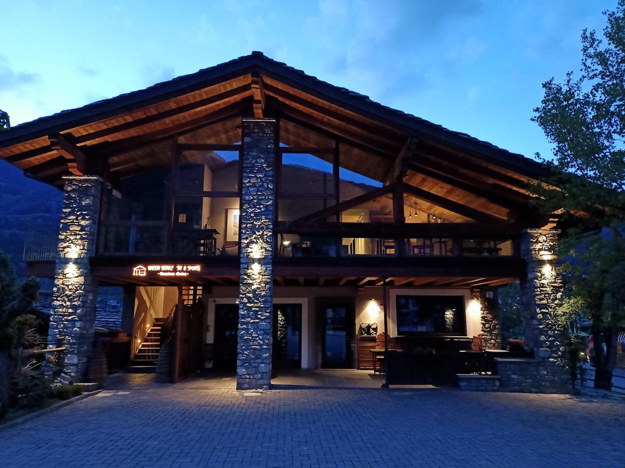 Отель Maison Bionaz Ski & Sport Аоста Экстерьер фото